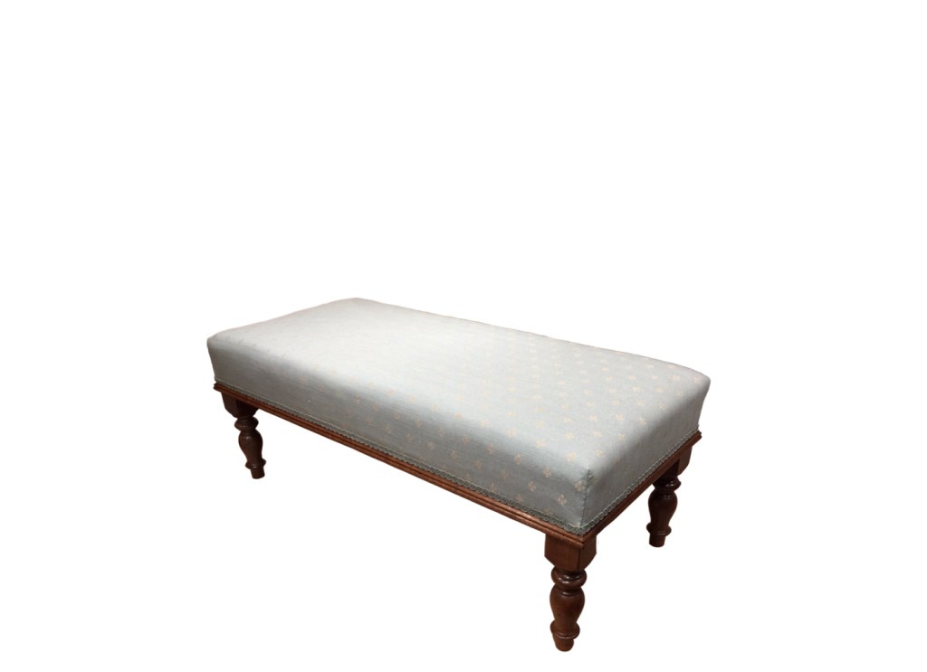 Image of the finished Stool with link to the project details