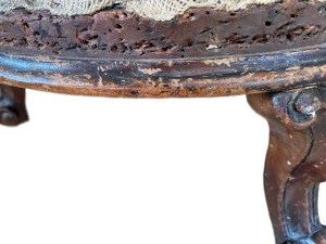 The old cracked, worn and dull finish before work